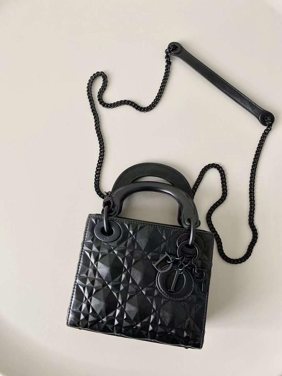 DIOR