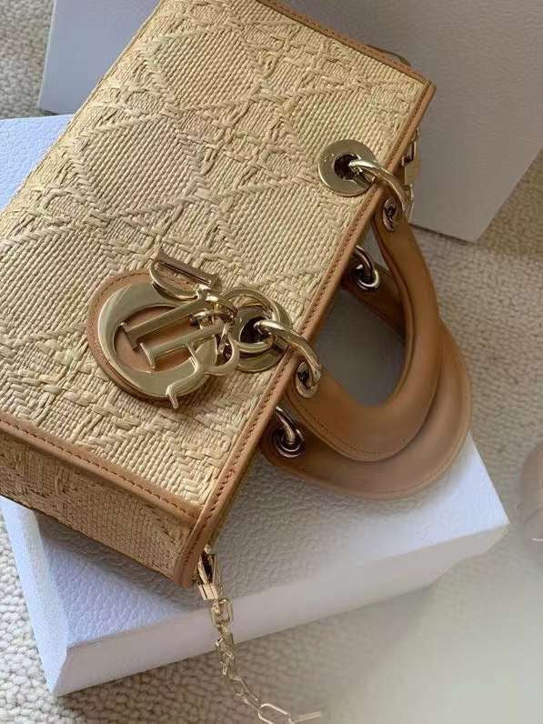 DIOR