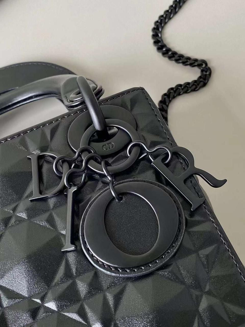 DIOR