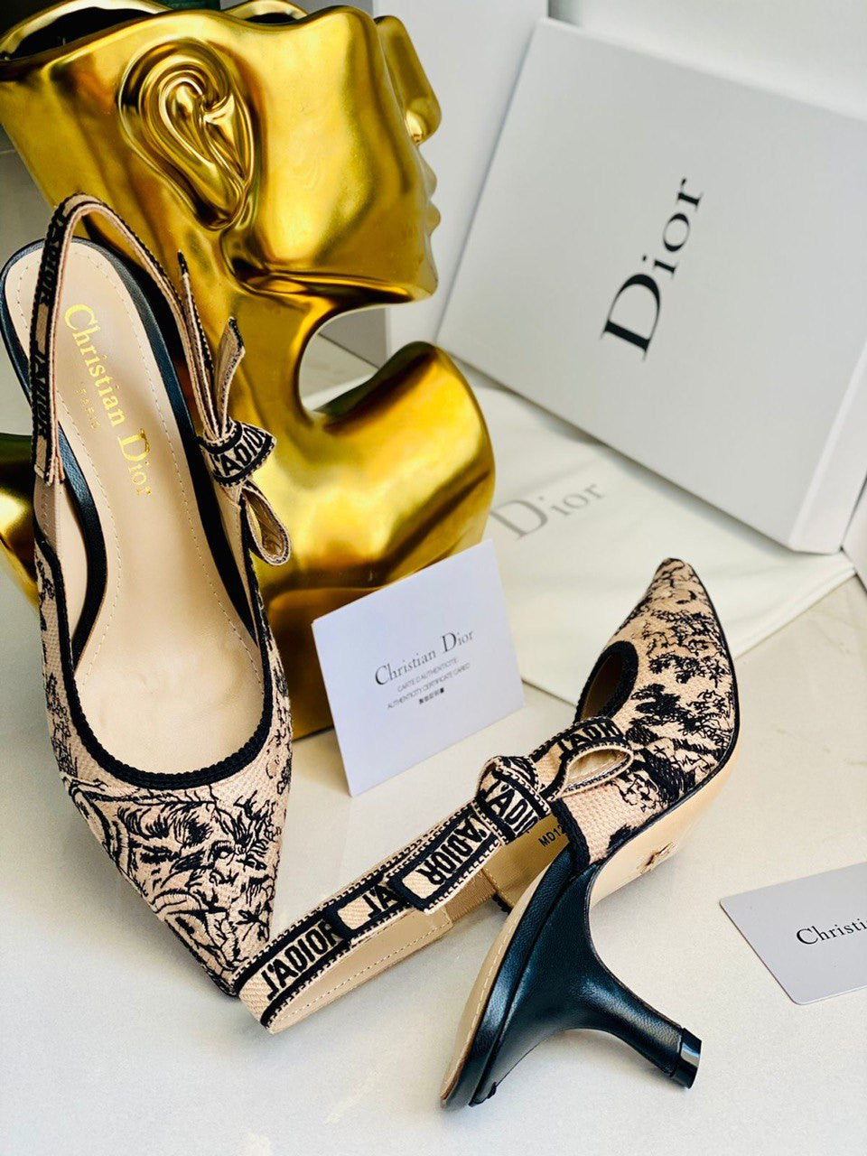 DIOR