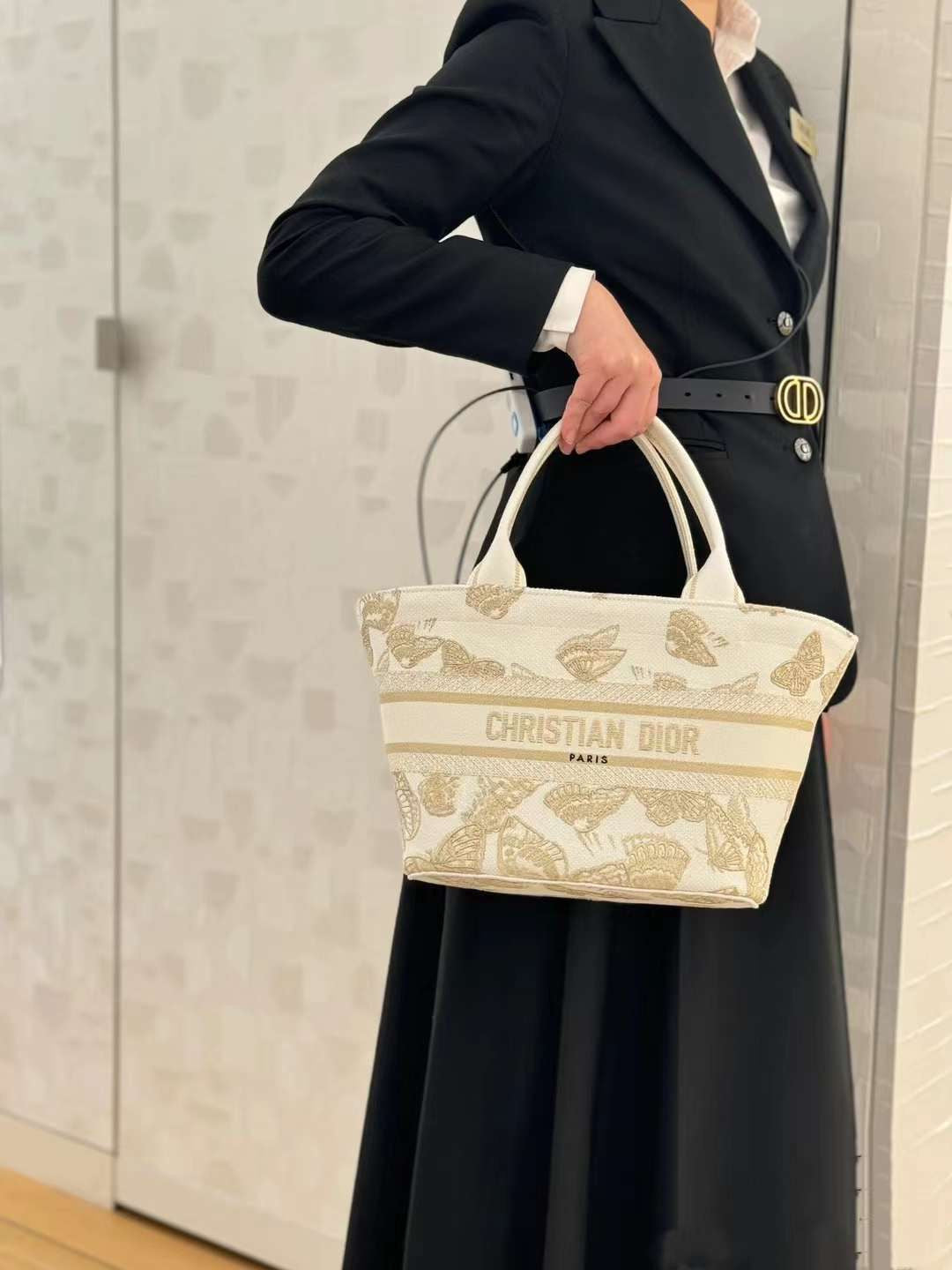 DIOR