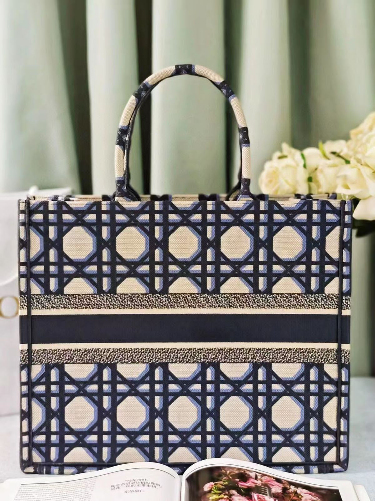 DIOR