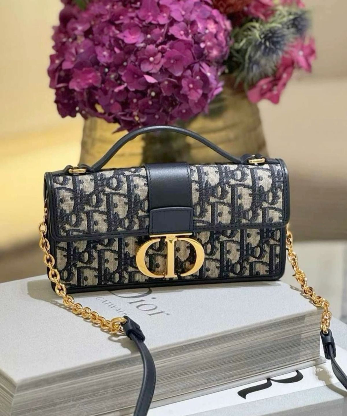 DIOR