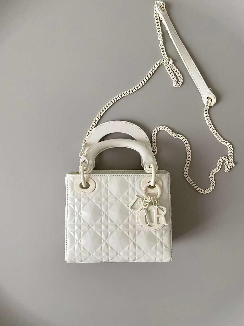 DIOR