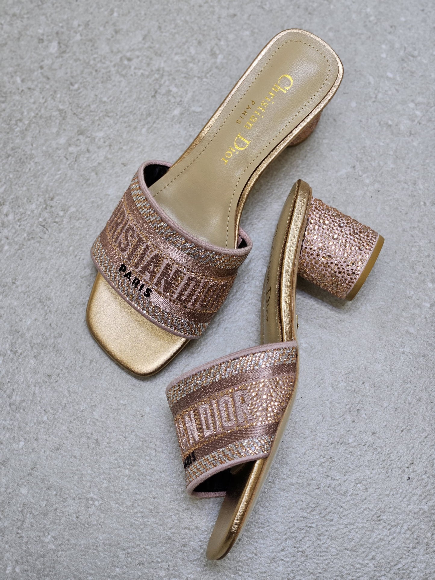 DIOR
