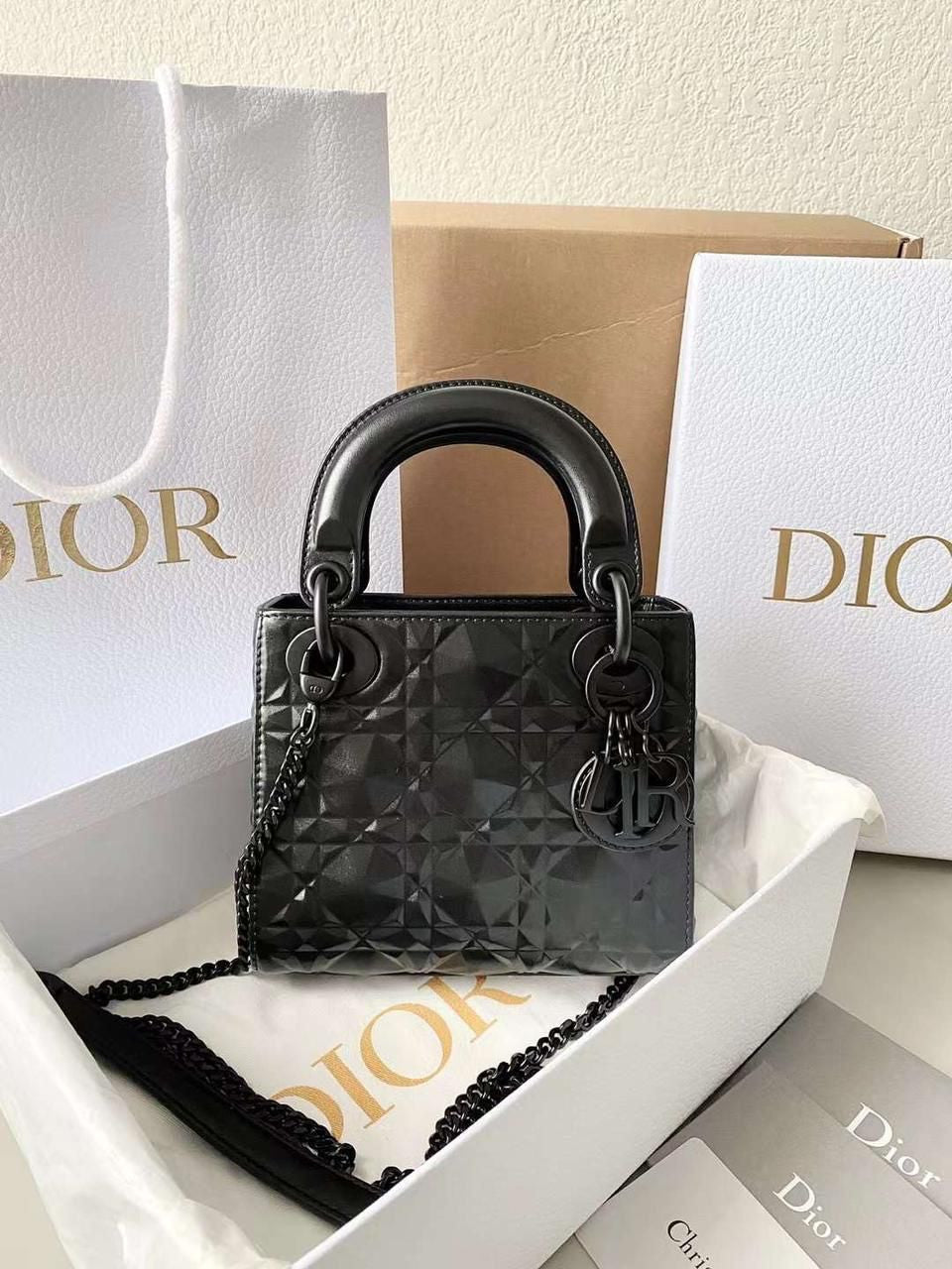 DIOR
