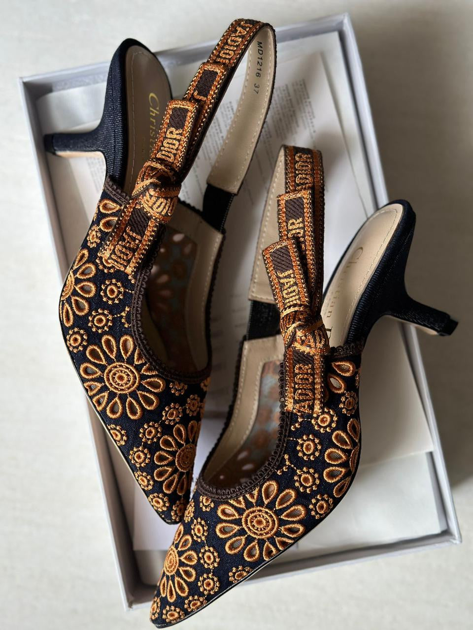 DIOR
