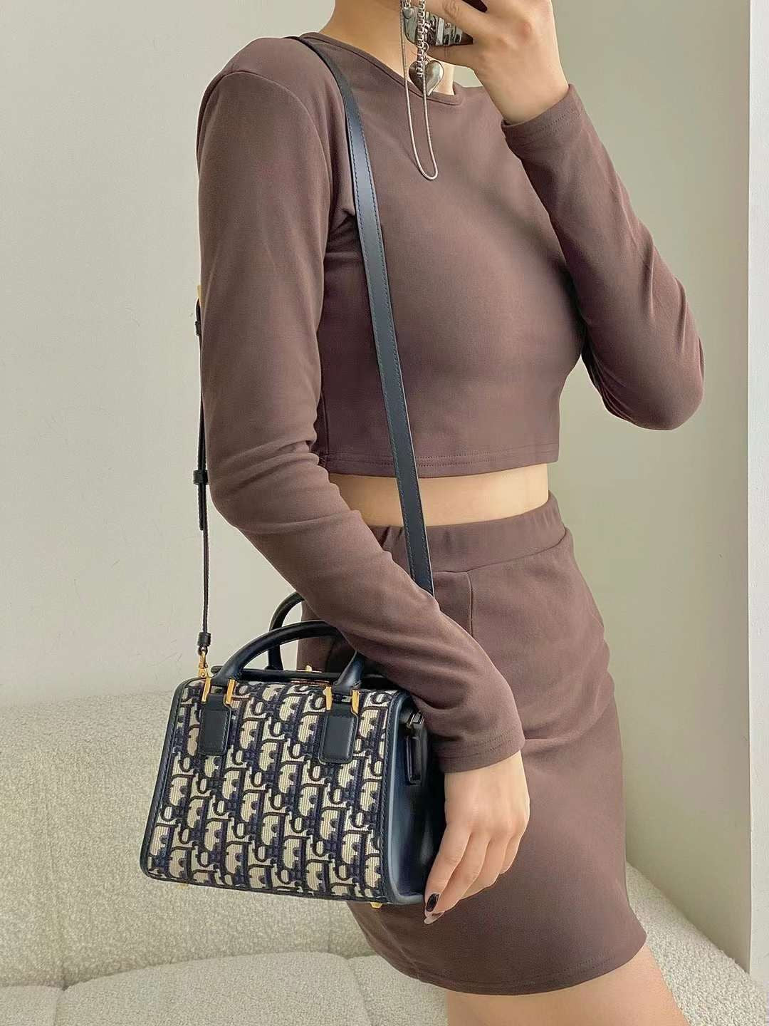 DIOR