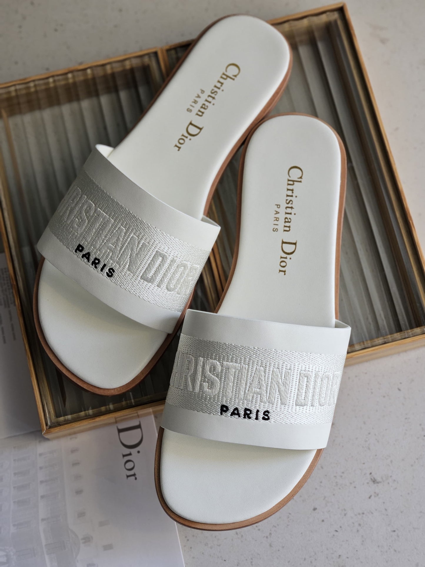 DIOR
