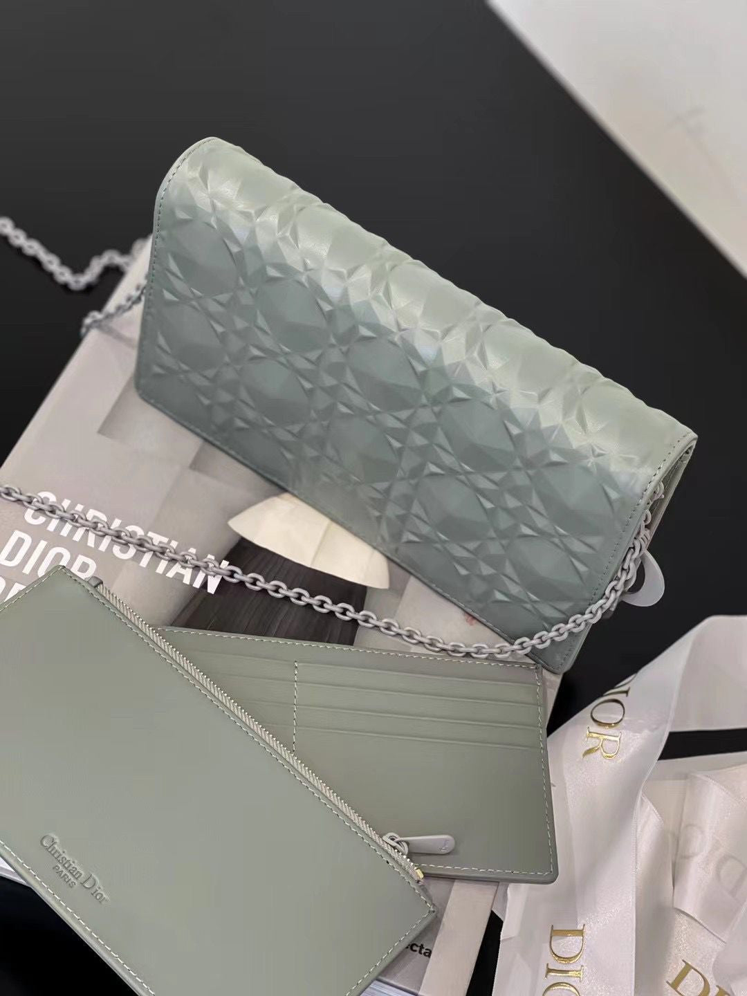 DIOR