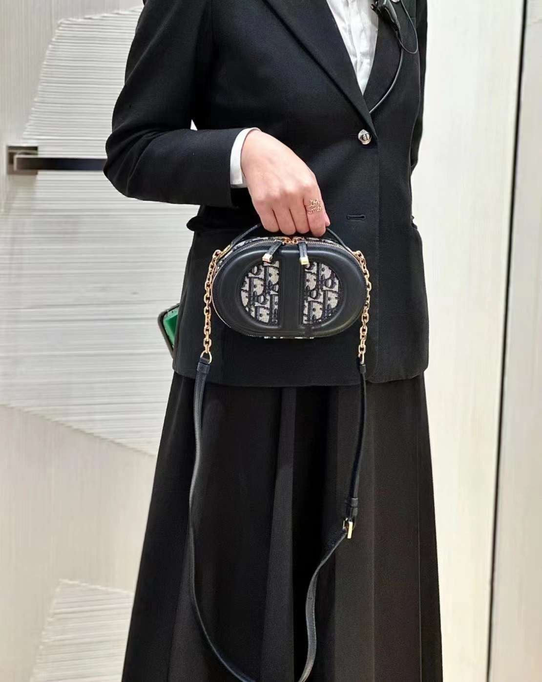DIOR