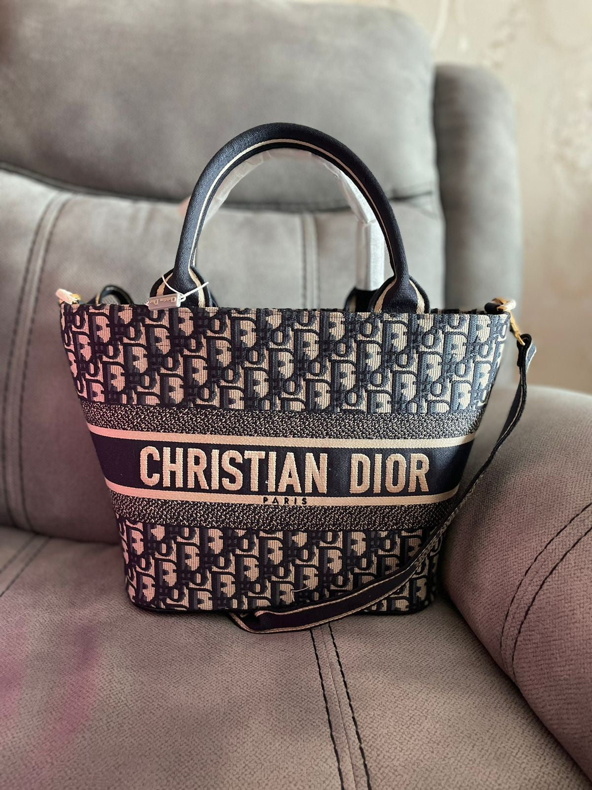 DIOR