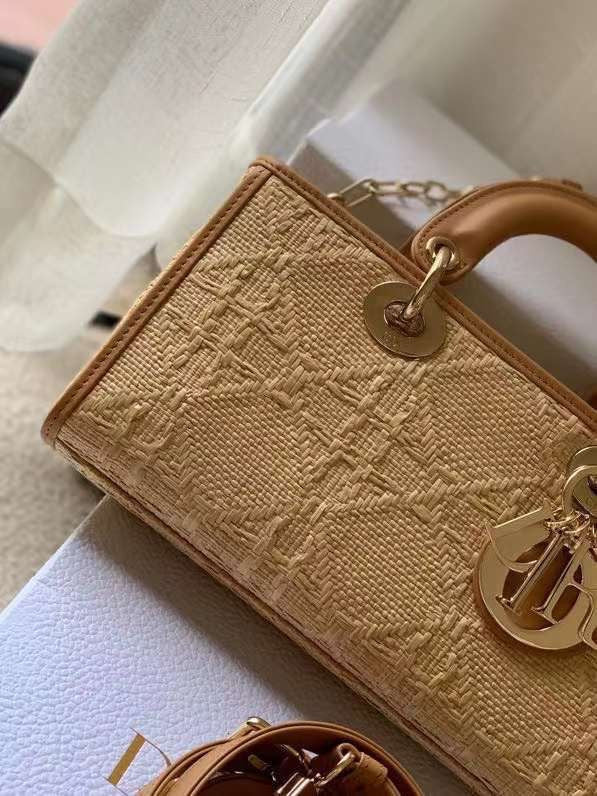 DIOR