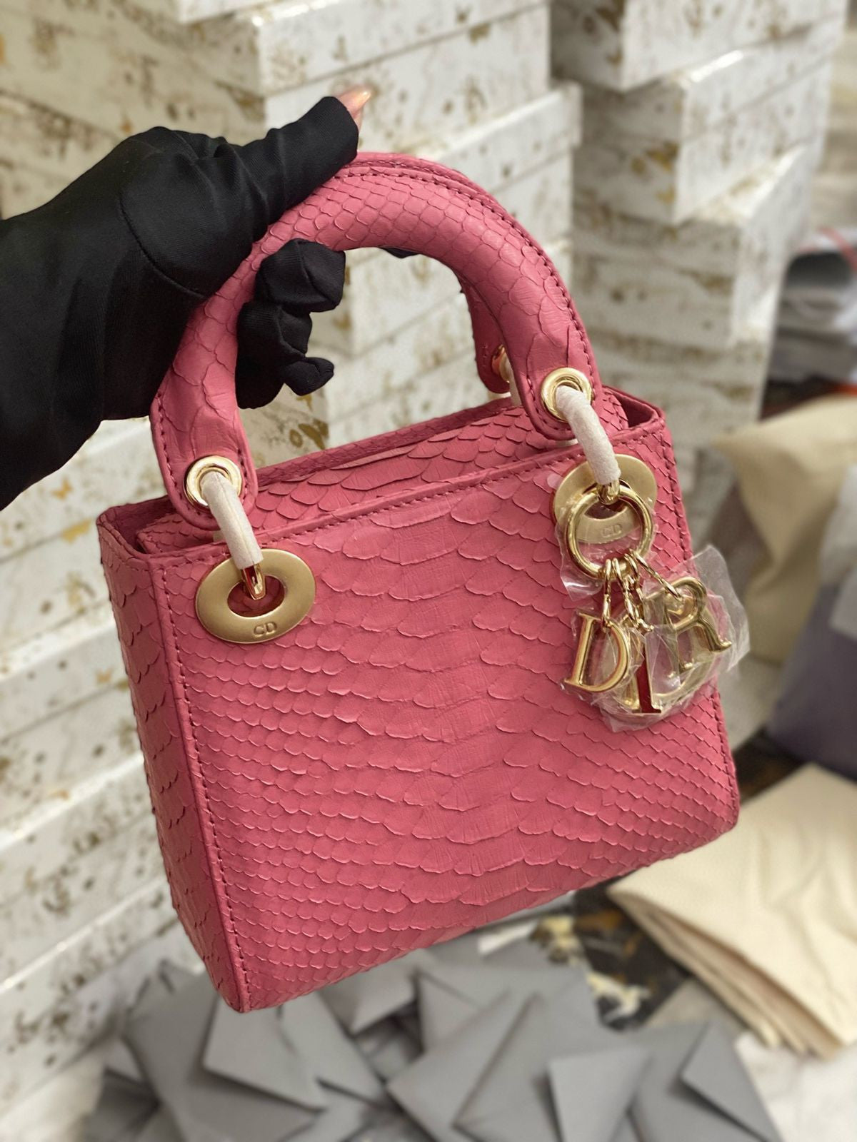 DIOR