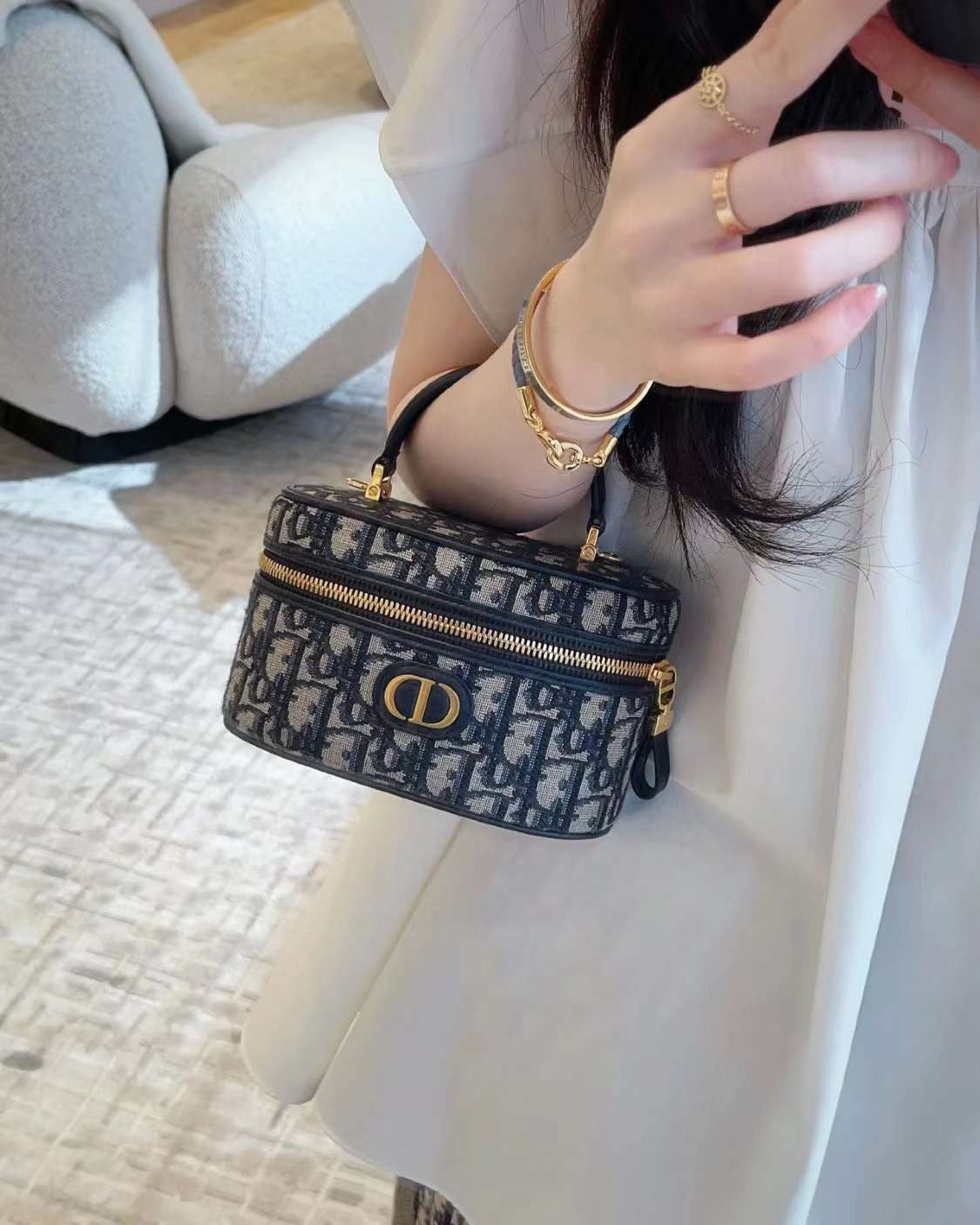 DIOR