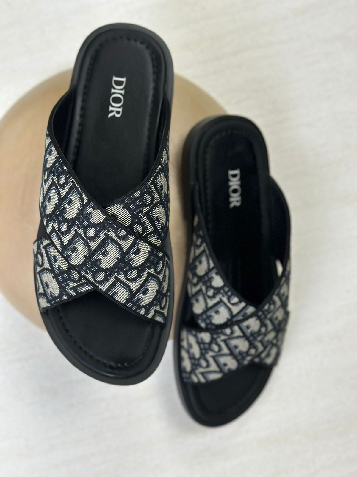 DIOR