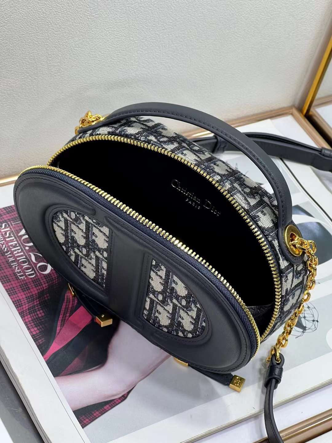 DIOR