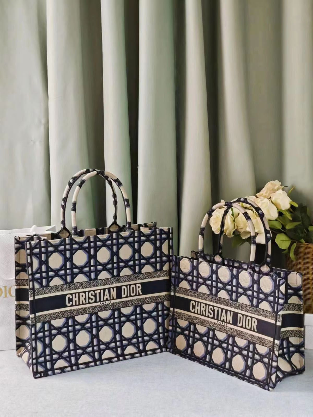 DIOR