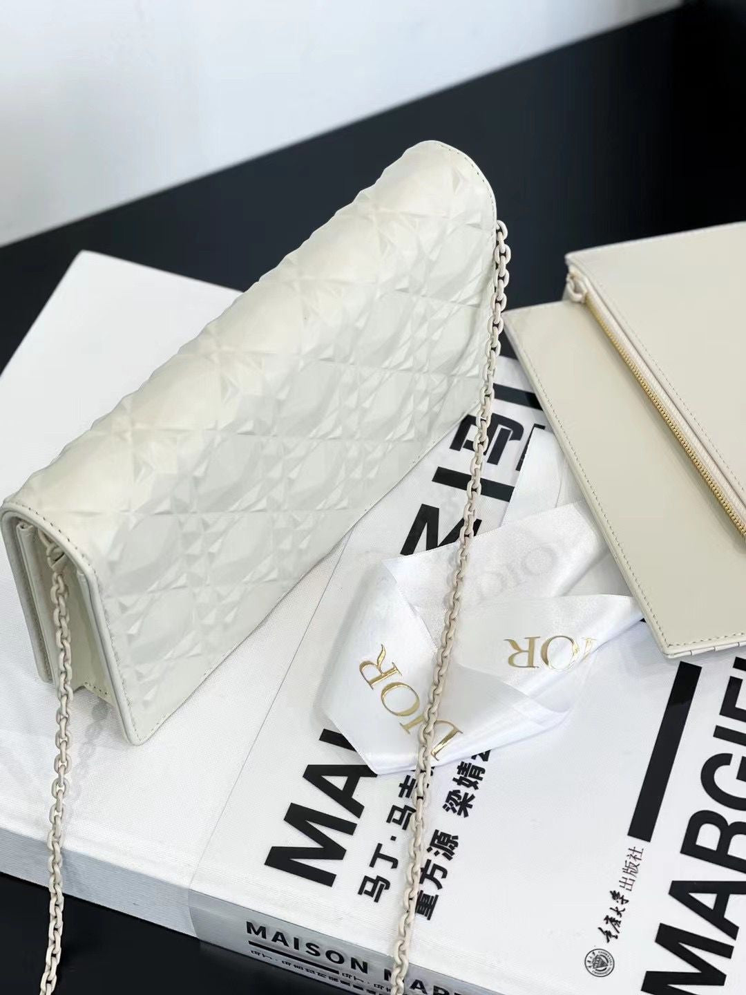 DIOR