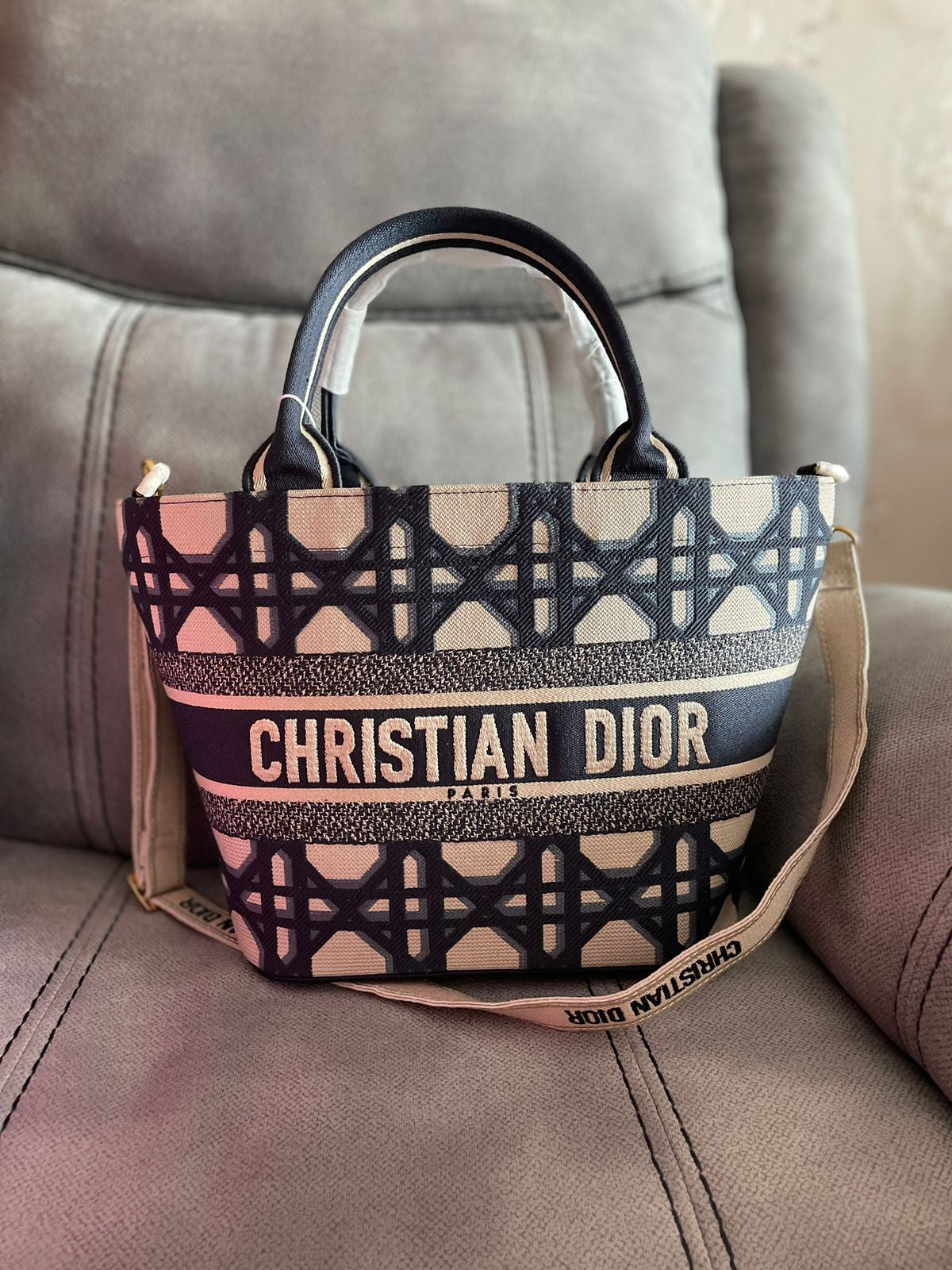 DIOR