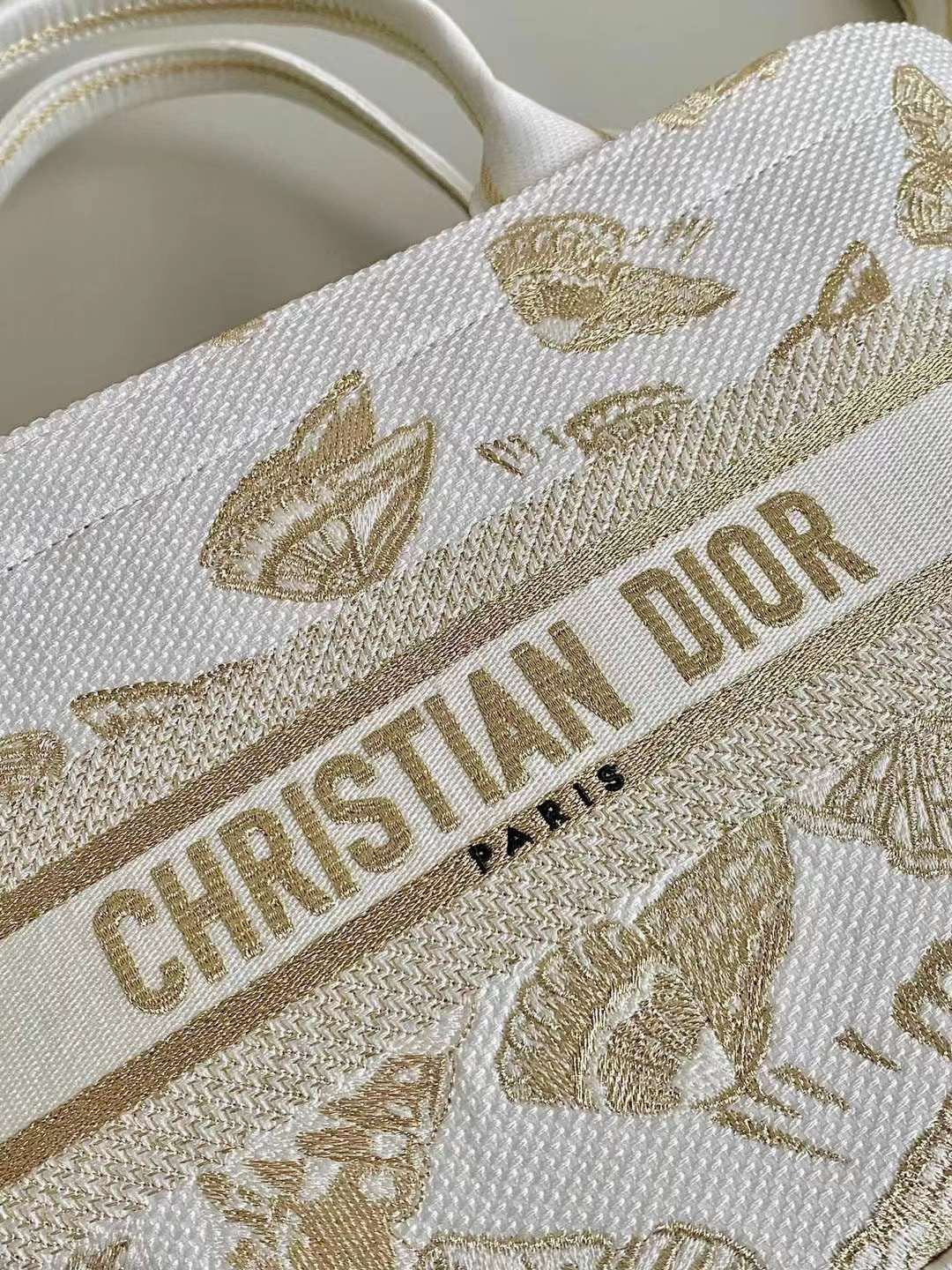 DIOR