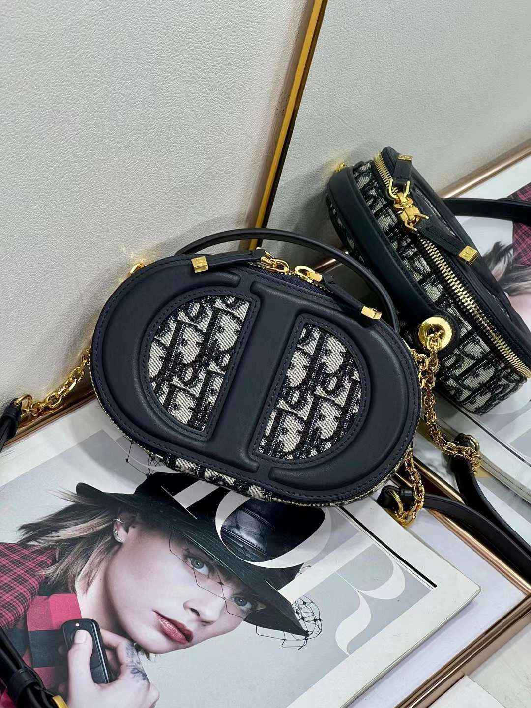 DIOR