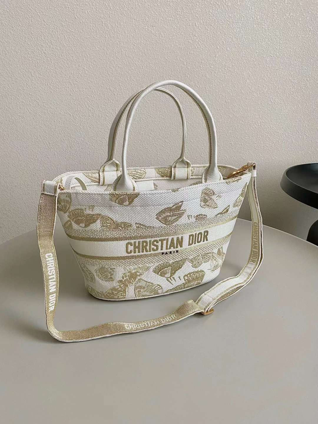 DIOR
