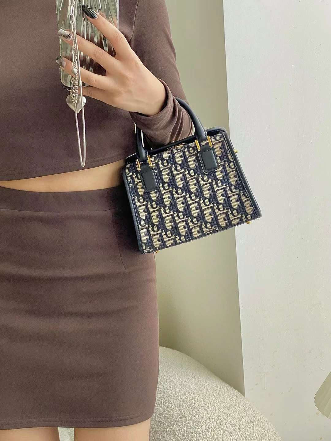 DIOR