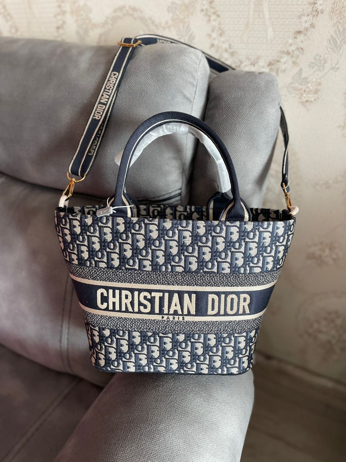 DIOR