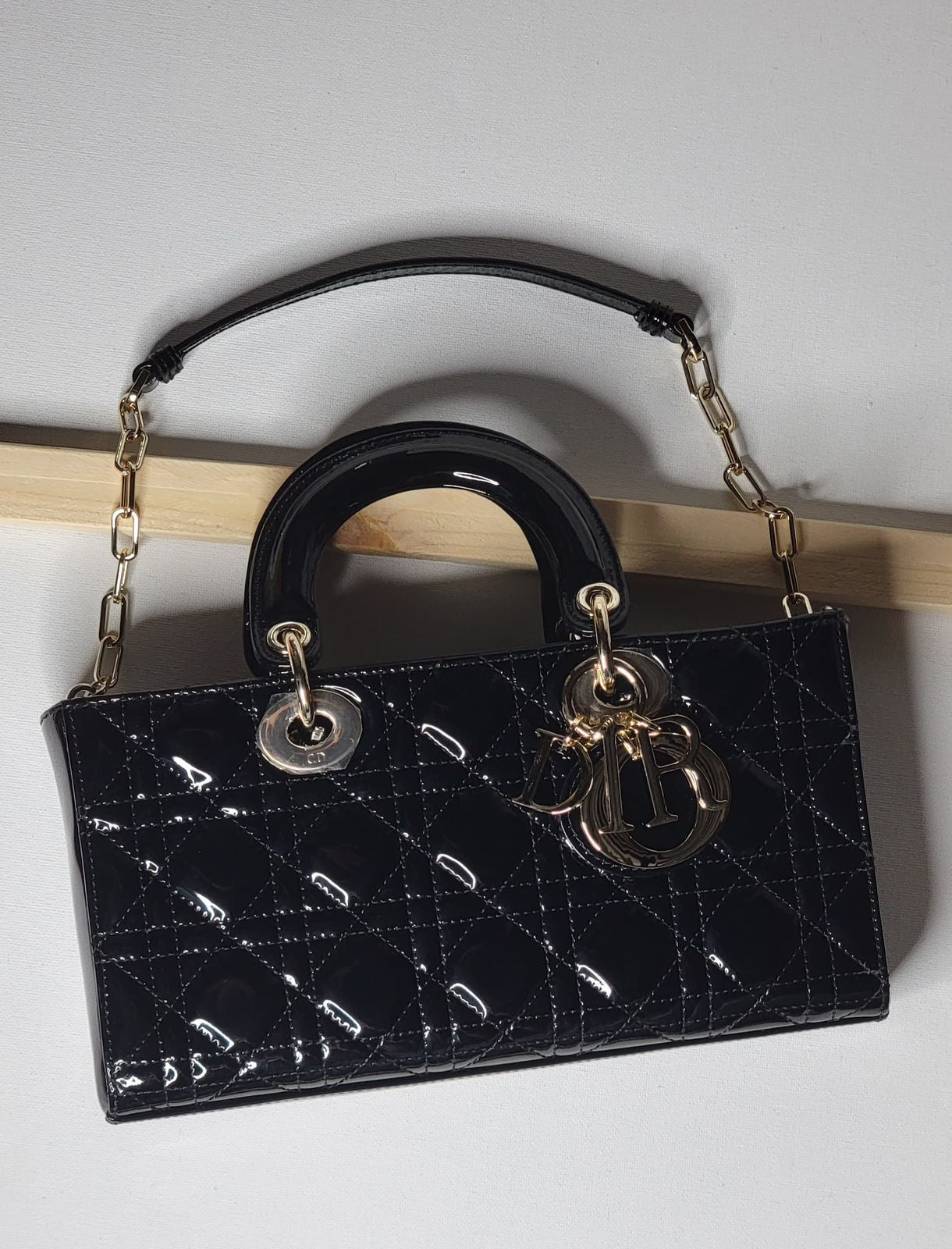 DIOR