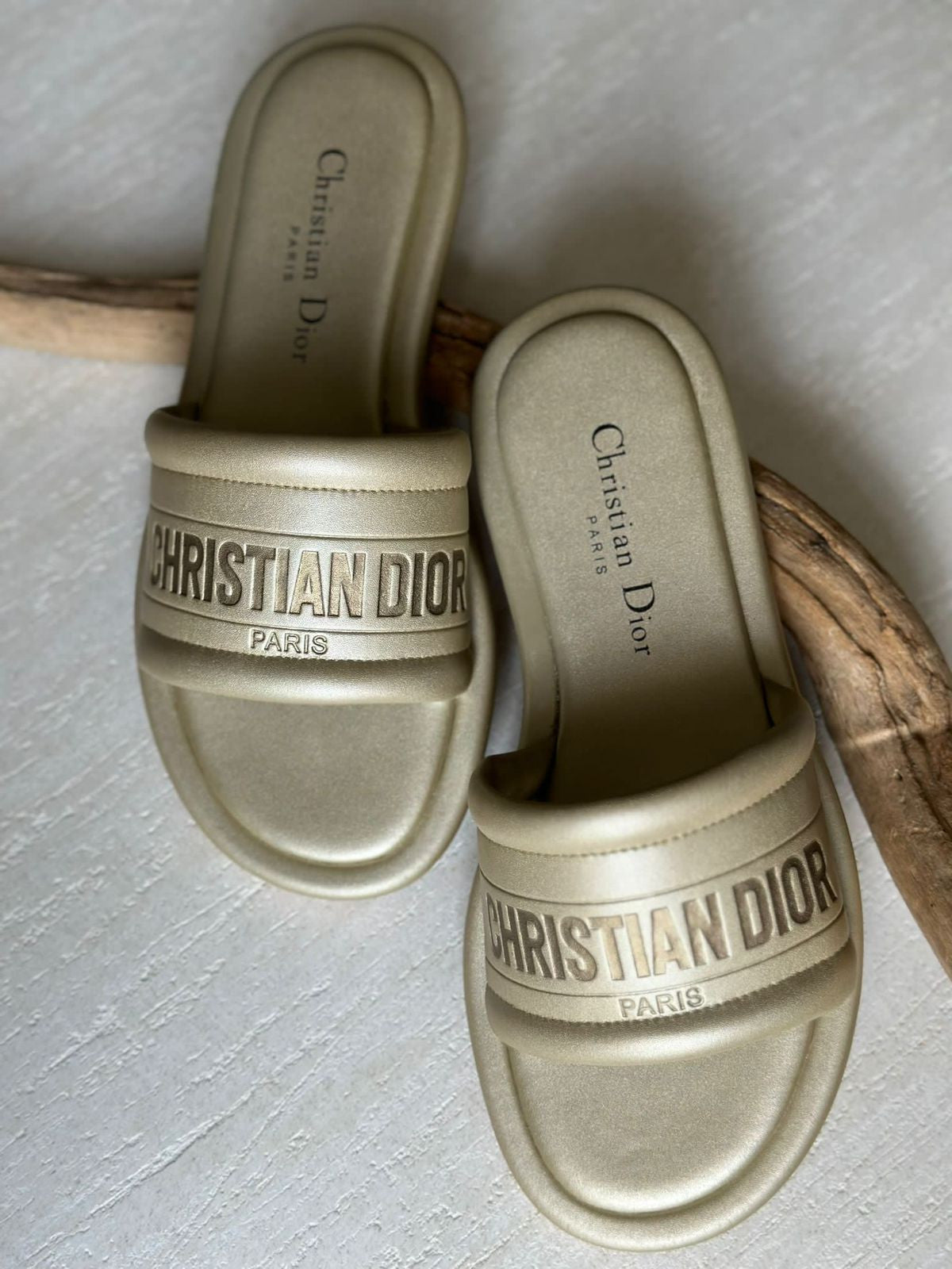 DIOR