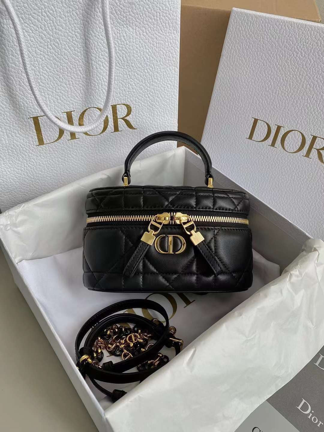 DIOR