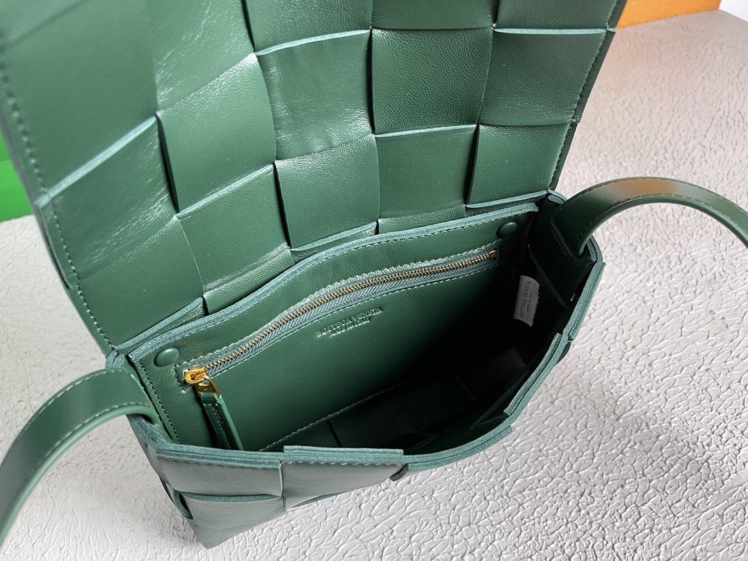 Top Quality Cassette Green, For Women, Women’s Bags 9.1in/23cm