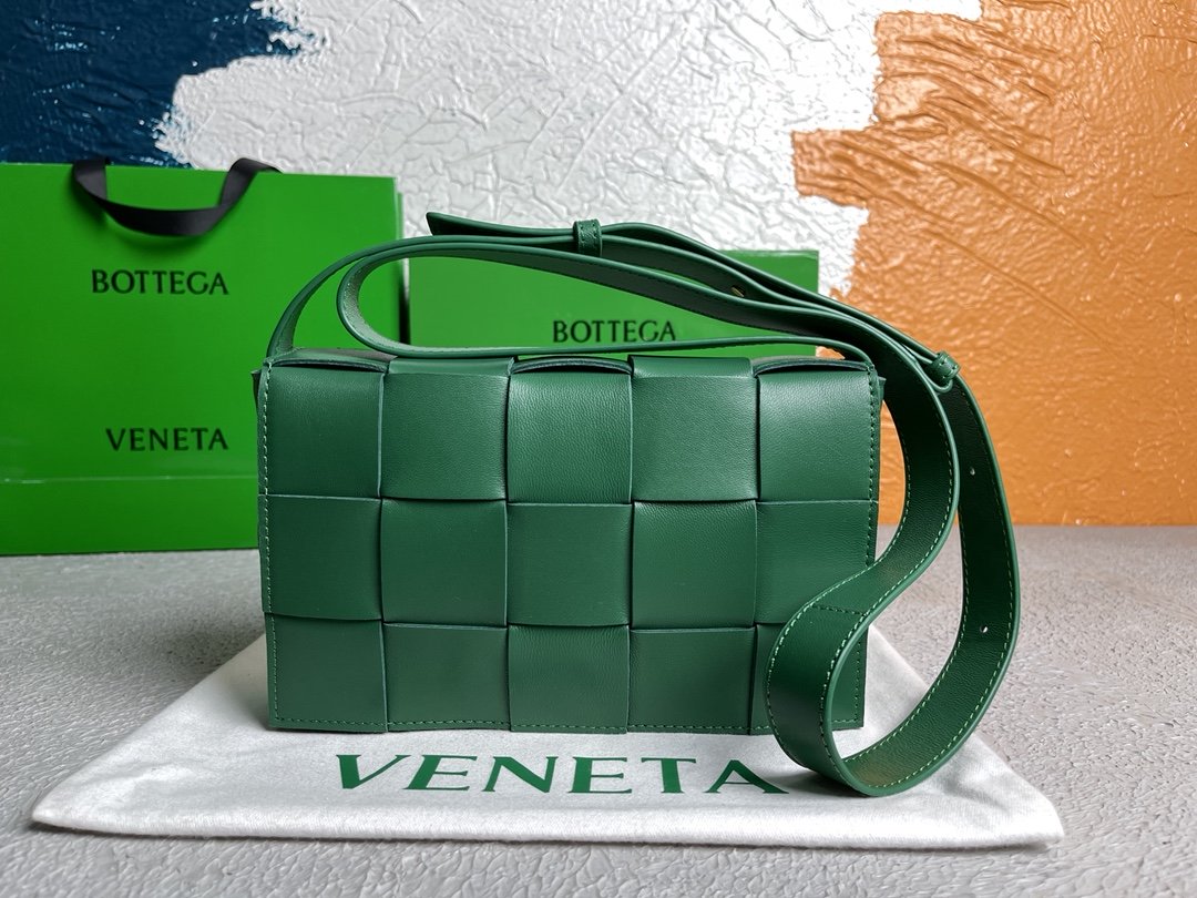 Top Quality Cassette Green, For Women, Women’s Bags 9.1in/23cm