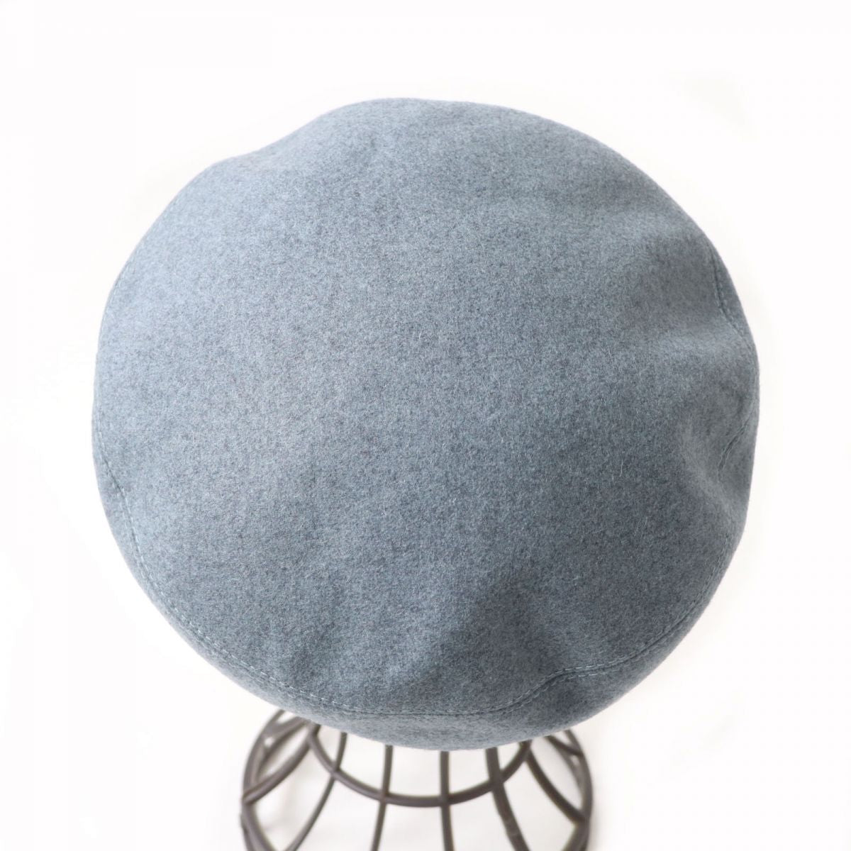 HERMES beret Outer: 100% cashmere, Lining: 65% rayon, Lining: 35% silk, Part: 100% polyester gray Women 58  d