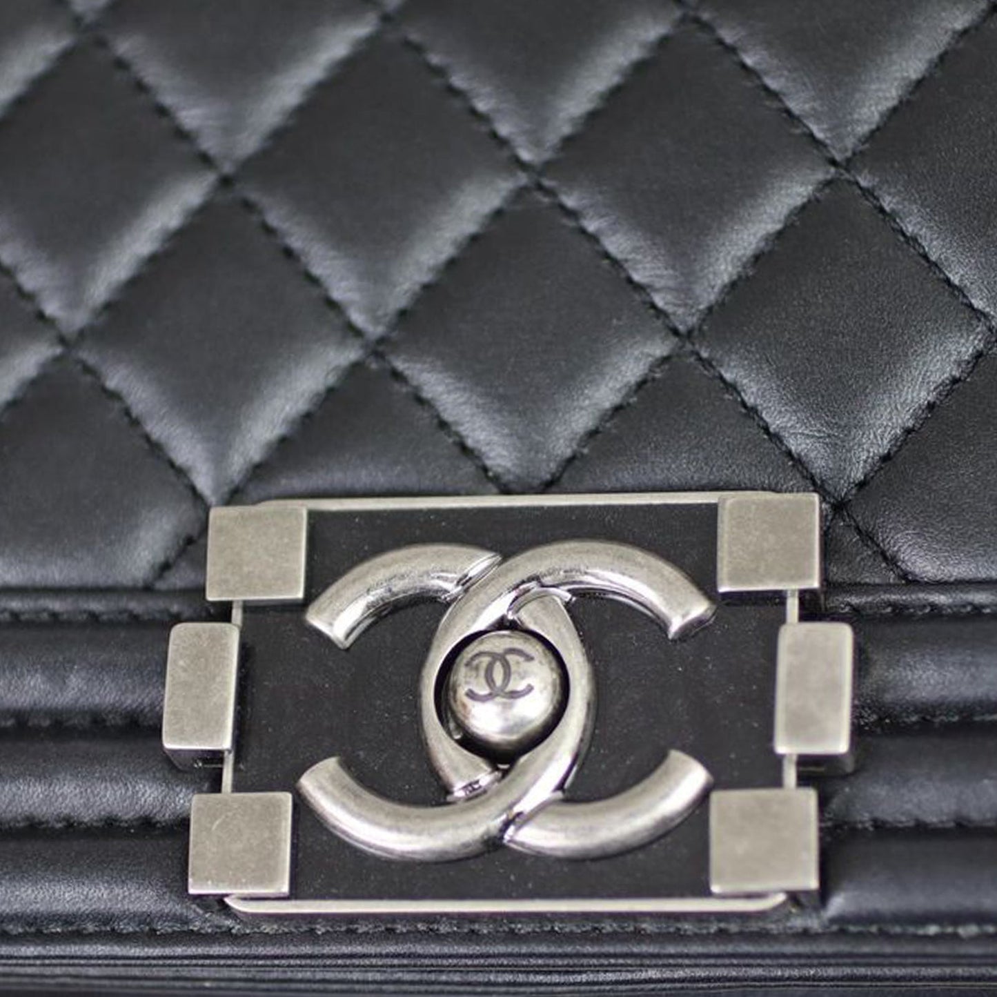 Chanel Boy Old Medium | Black 20 Series