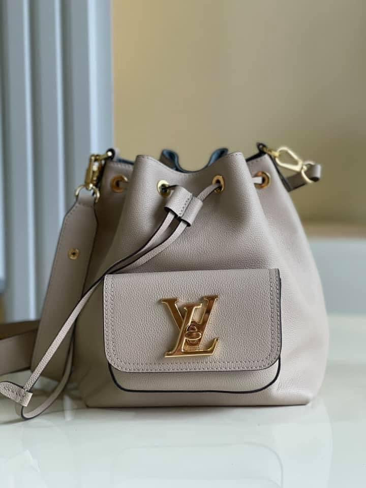 Louis Vuitton lock me bucket Bag