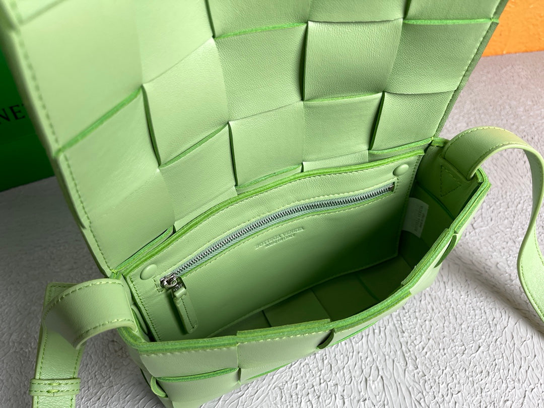 Top Quality Cassette Light Green, For Women, Women’s Bags 9.1in/23cm