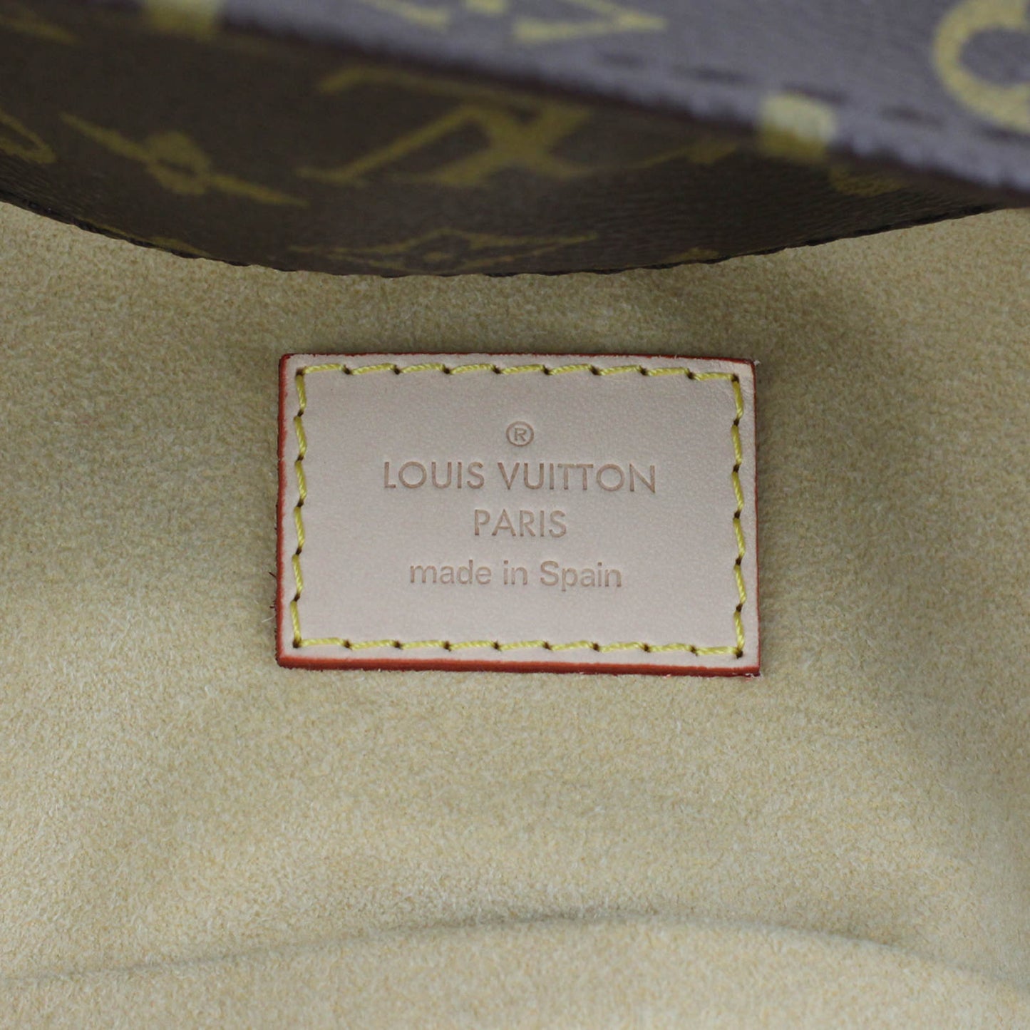 Louis Vuitton Artsy MM Monogram | Gold Charm