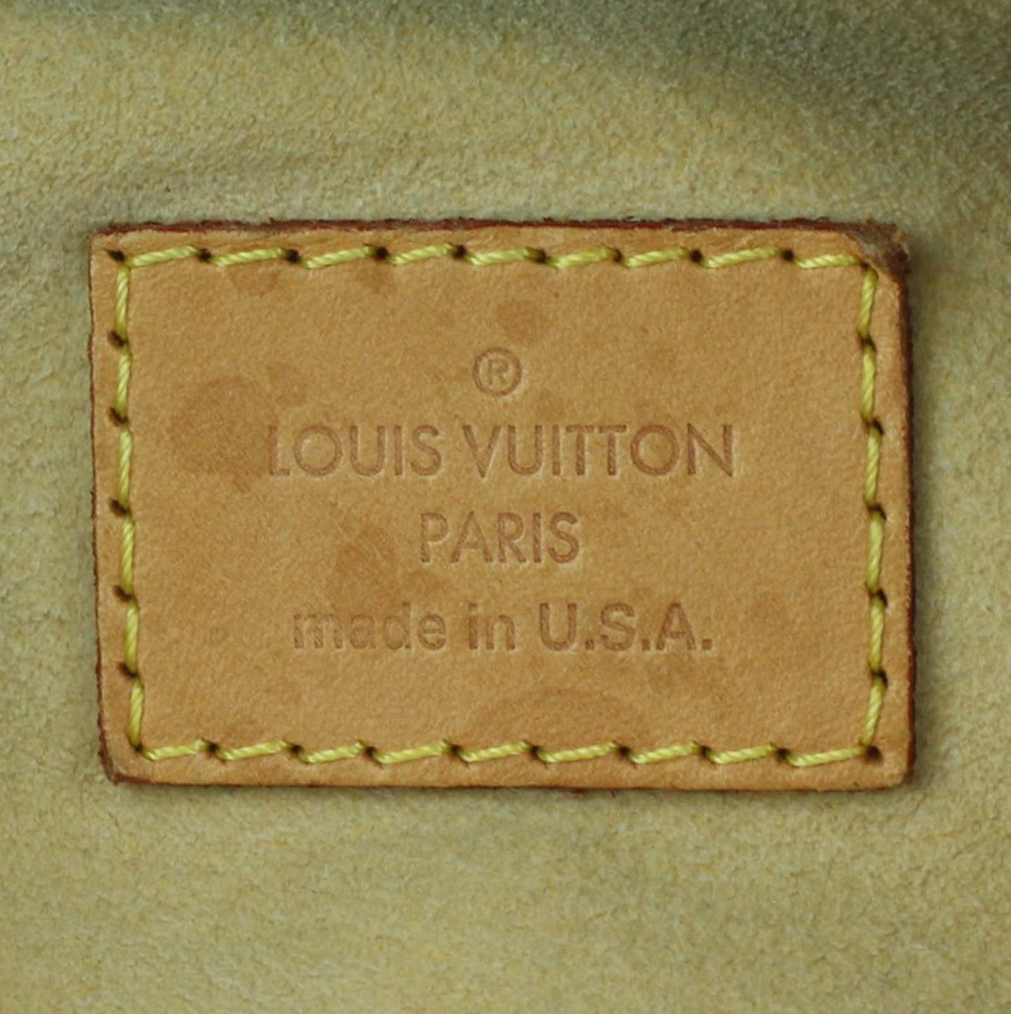 Louis Vuitton Artsy MM Monogram | Charm