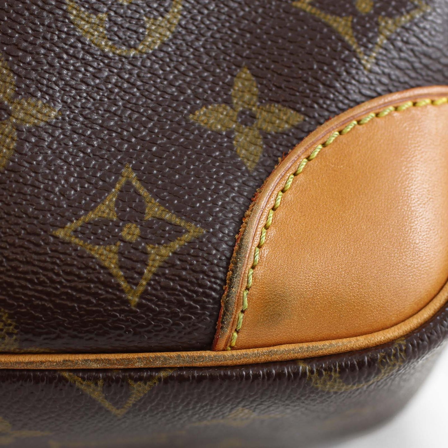 Louis Vuitton Nil Messenger