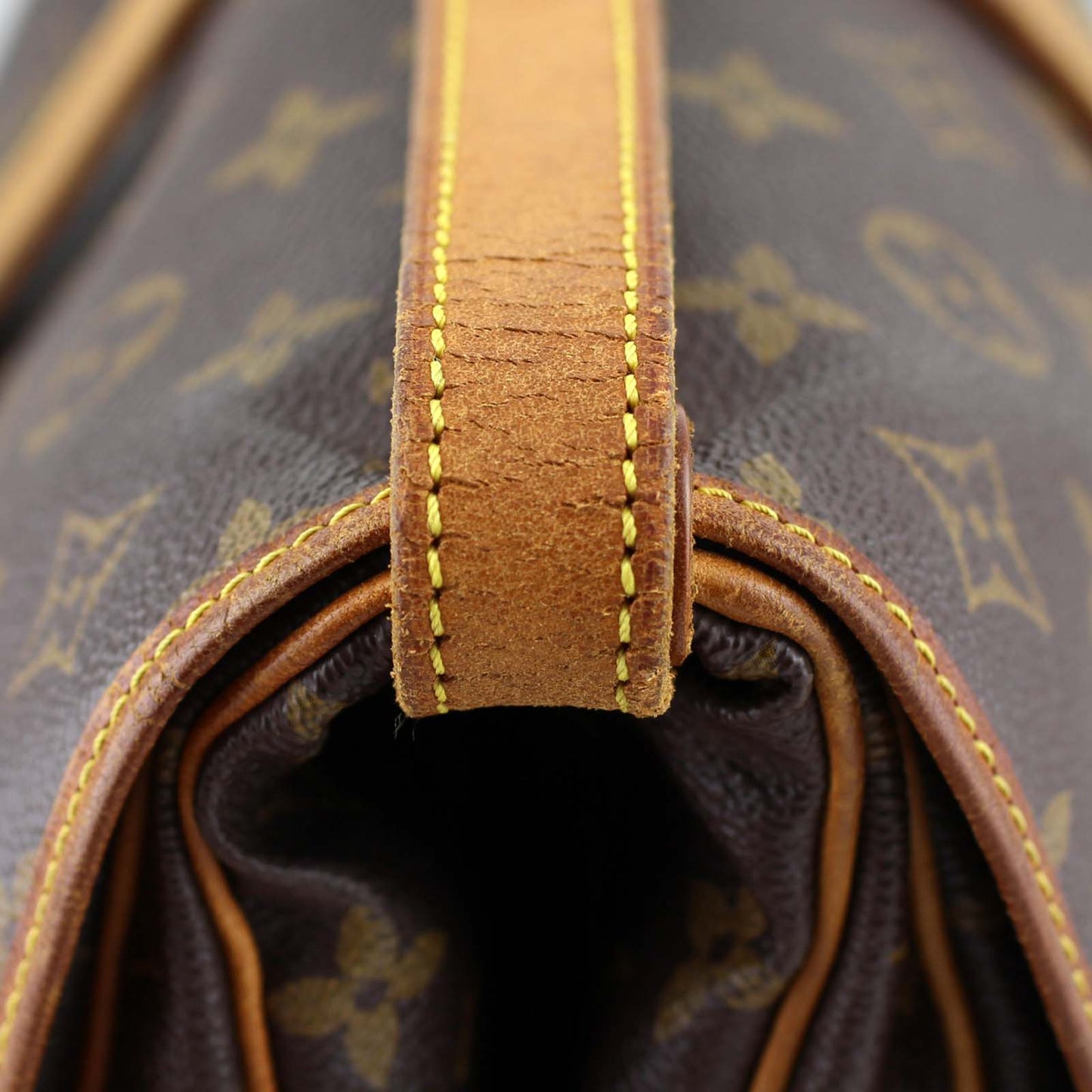 Louis Vuitton Saumur 30