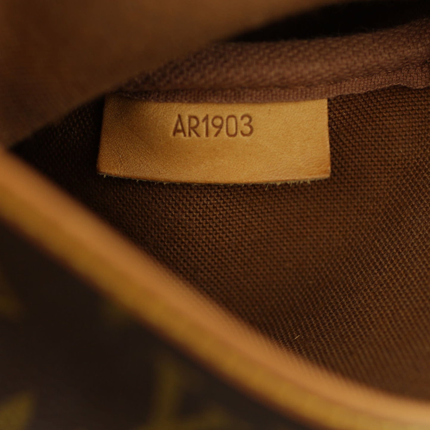 Louis Vuitton Saumur 30
