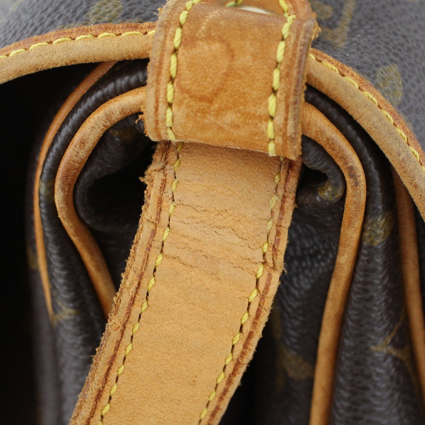 Louis Vuitton Saumur 30