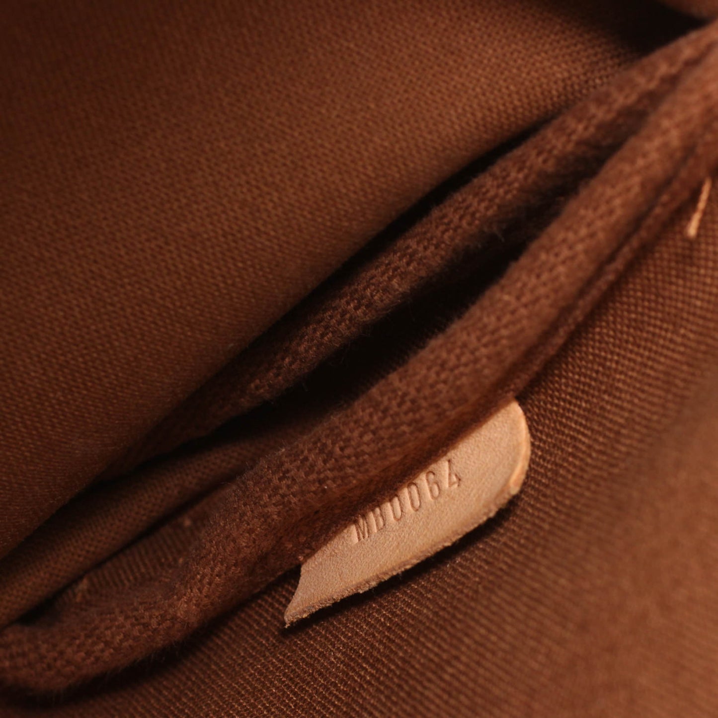 Louis Vuitton Saumur 30
