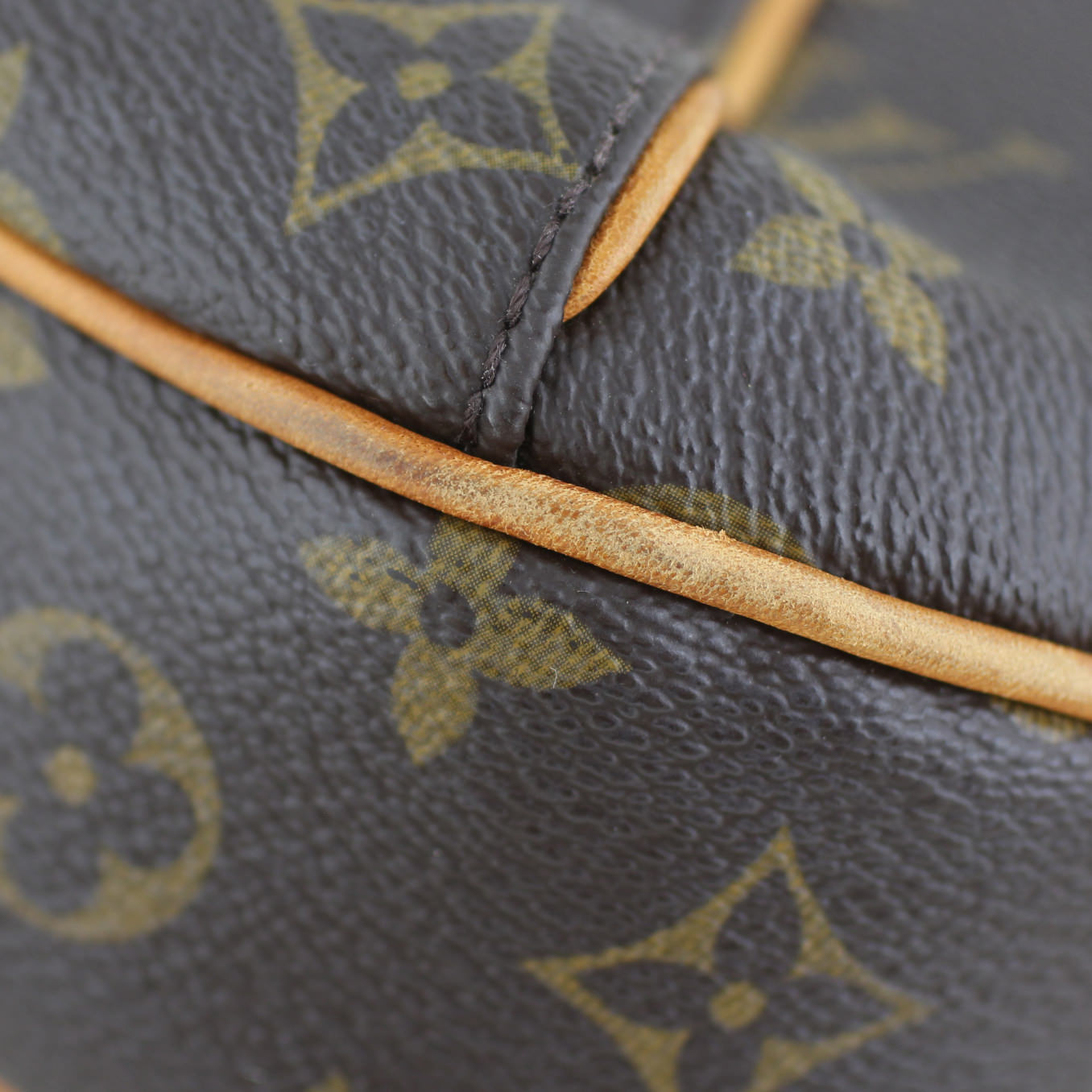 Louis Vuitton Thames PM Monogram