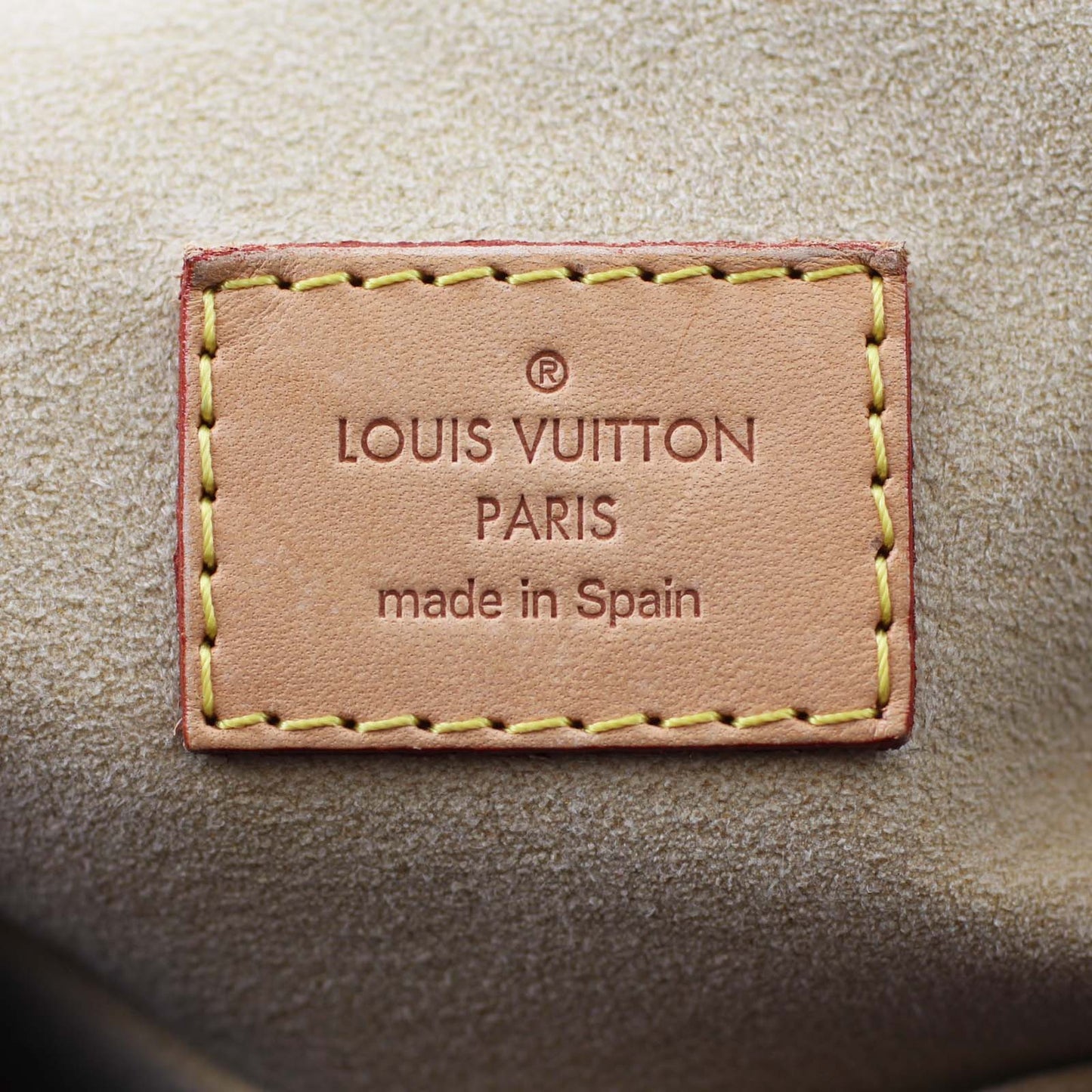 Louis Vuitton Artsy MM Monogram | Key Hanger