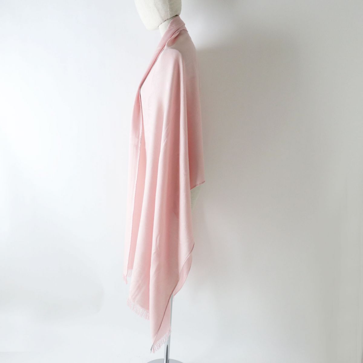 HERMES Stall Main: 85% cashmere, Main: 15% silk Rose Petal (Baby Pink type) Women  d