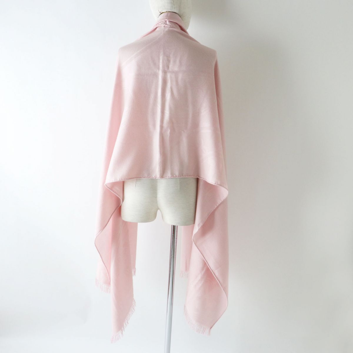 HERMES Stall Main: 85% cashmere, Main: 15% silk Rose Petal (Baby Pink type) Women  d