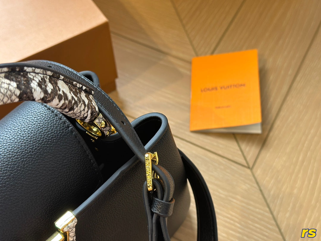 Louis Vuitton Capucines Handbag( 27cm)